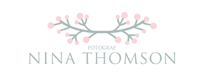 Bröllop & Porträtt Fotograf Nina Thomson Lidingö logo